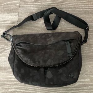 Lululemon festival bag